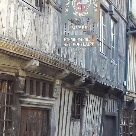 Maison De Idealement Situee A Avec Parking *