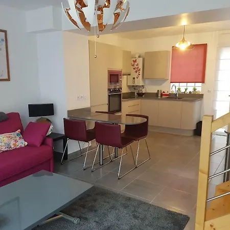 Maison De Idealement Situee A Avec Parking Holiday home